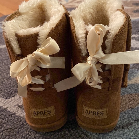 GIRLS APRES BOOTS SIZE 3Y - Picture 5 of 5